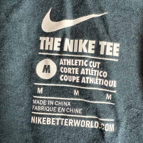 NWOT Nike Medium Athletic Cut Tee - Picture 4 of 13